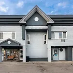 Travelodge By Wyndham Calgary South