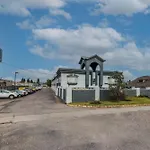 Travelodge By Wyndham Calgary South