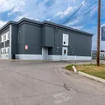 Travelodge By Wyndham Calgary South