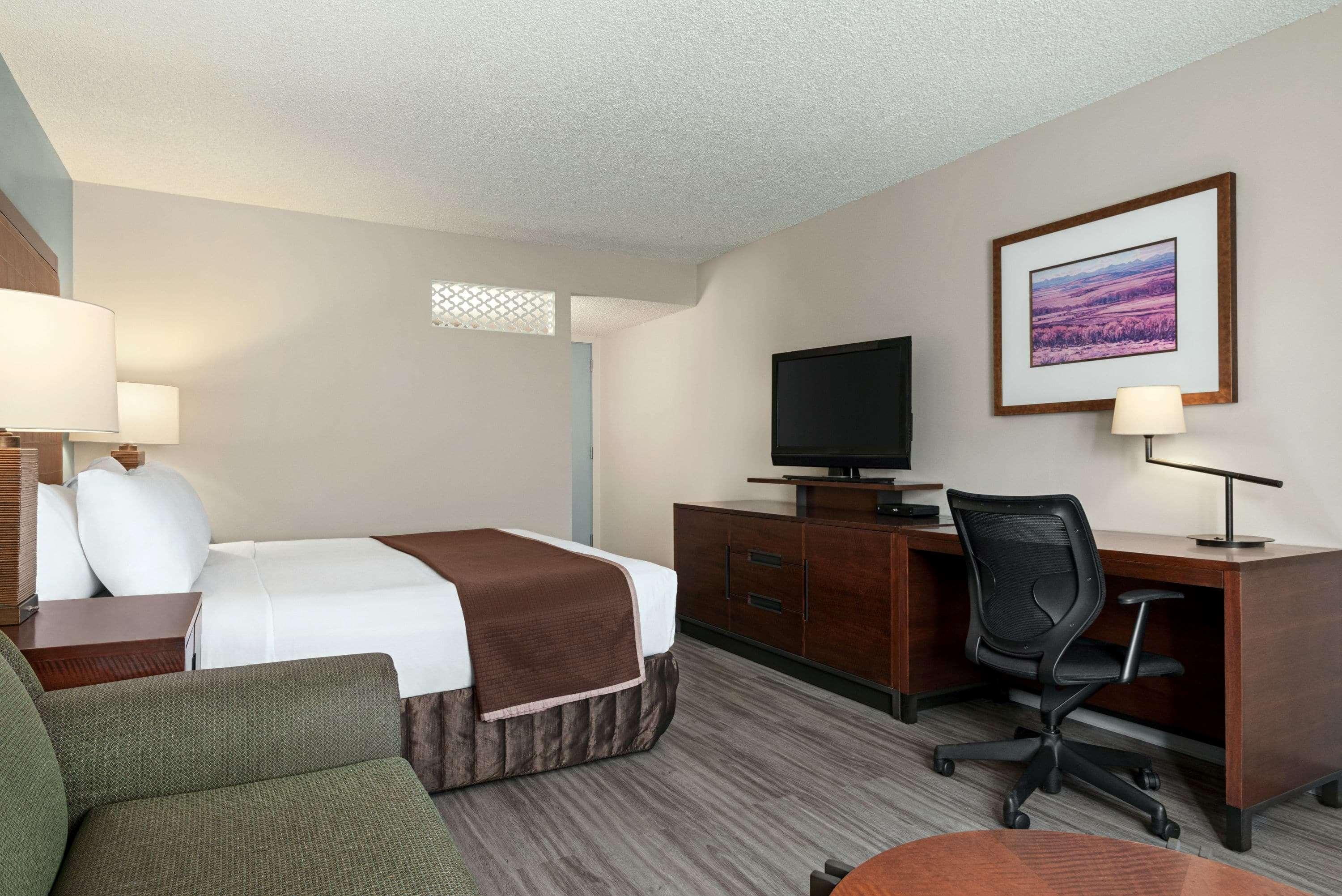 Travelodge By Wyndham South Hotel